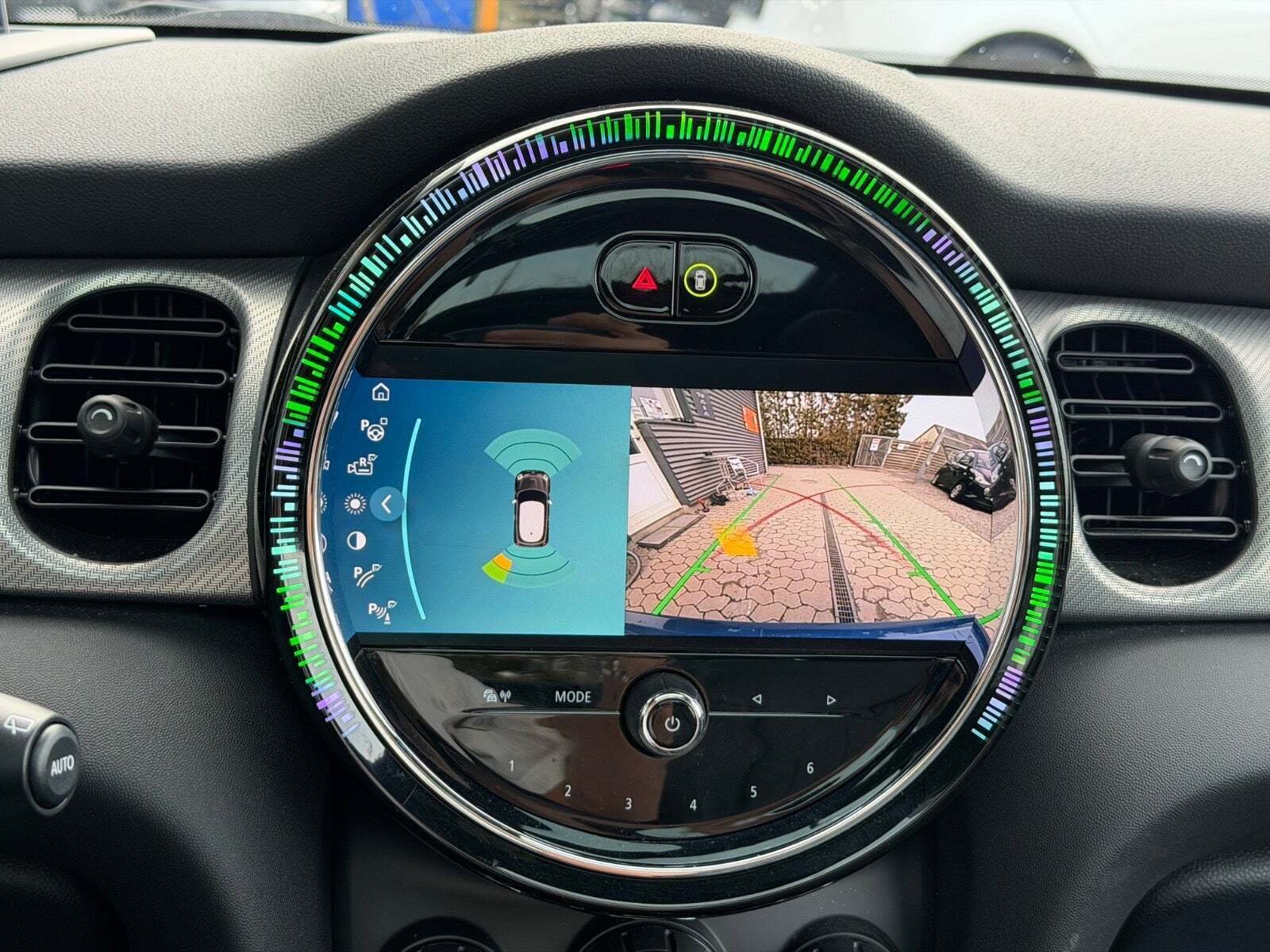 Blå Mini Cooper SE fra 2023