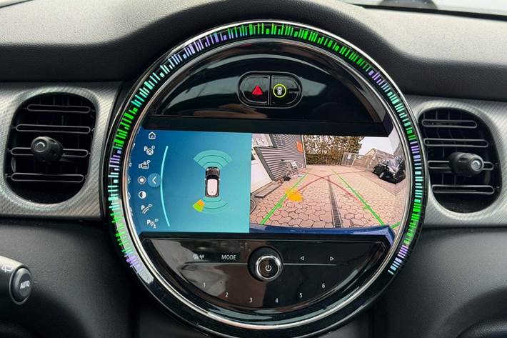 Blå Mini Cooper SE fra 2023