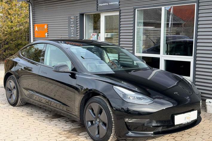 Sort Tesla Model 3 fra 2023