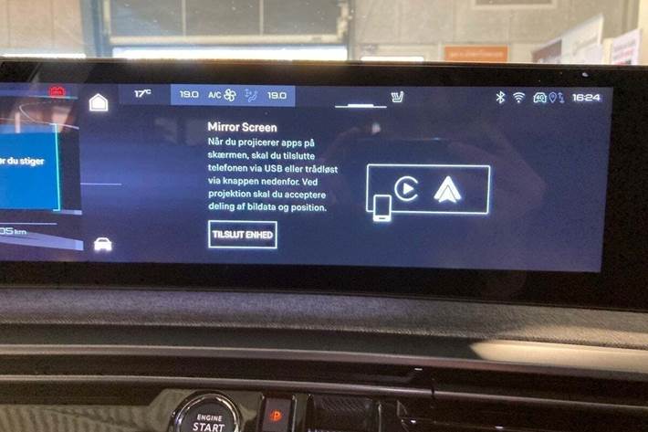 Sølv Peugeot e-5008 fra 2025