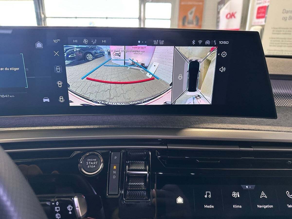 Sølv Peugeot e-5008 fra 2025