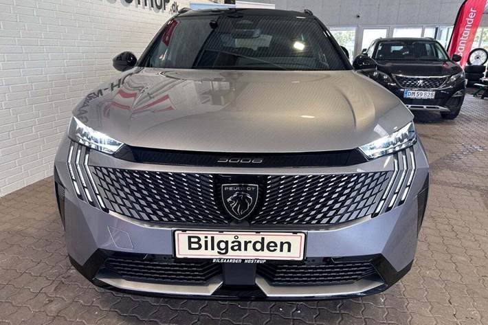Sølv Peugeot e-5008 fra 2025