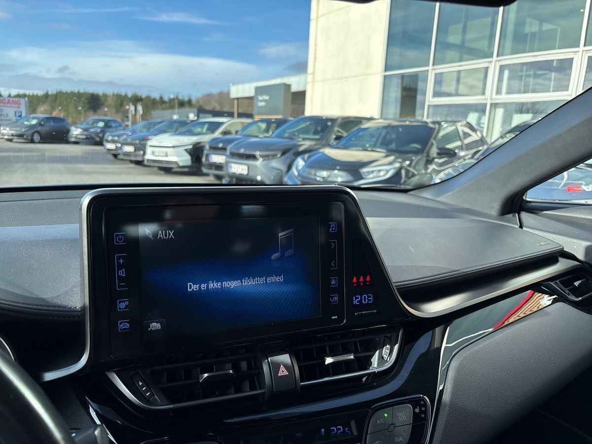 Sort Toyota C-HR fra 2018