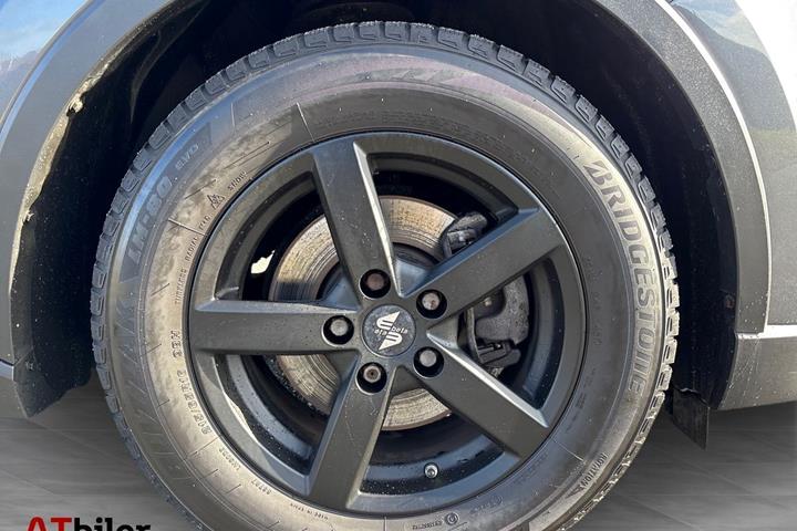 Sort Toyota C-HR fra 2018