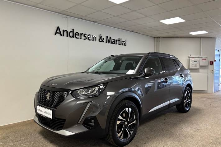 Grå Peugeot 2008 fra 2022 set udefra