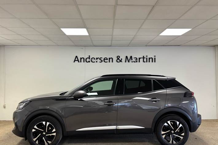 Grå Peugeot 2008 fra 2022