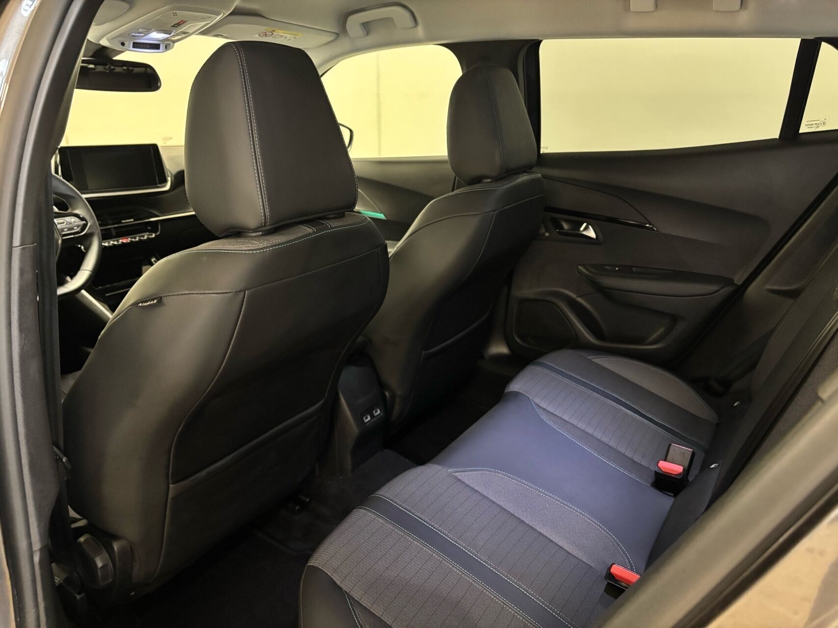 Peugeot 2008 1,2 PureTech Platin Sport EAT8 130HK 5d 8g Aut.