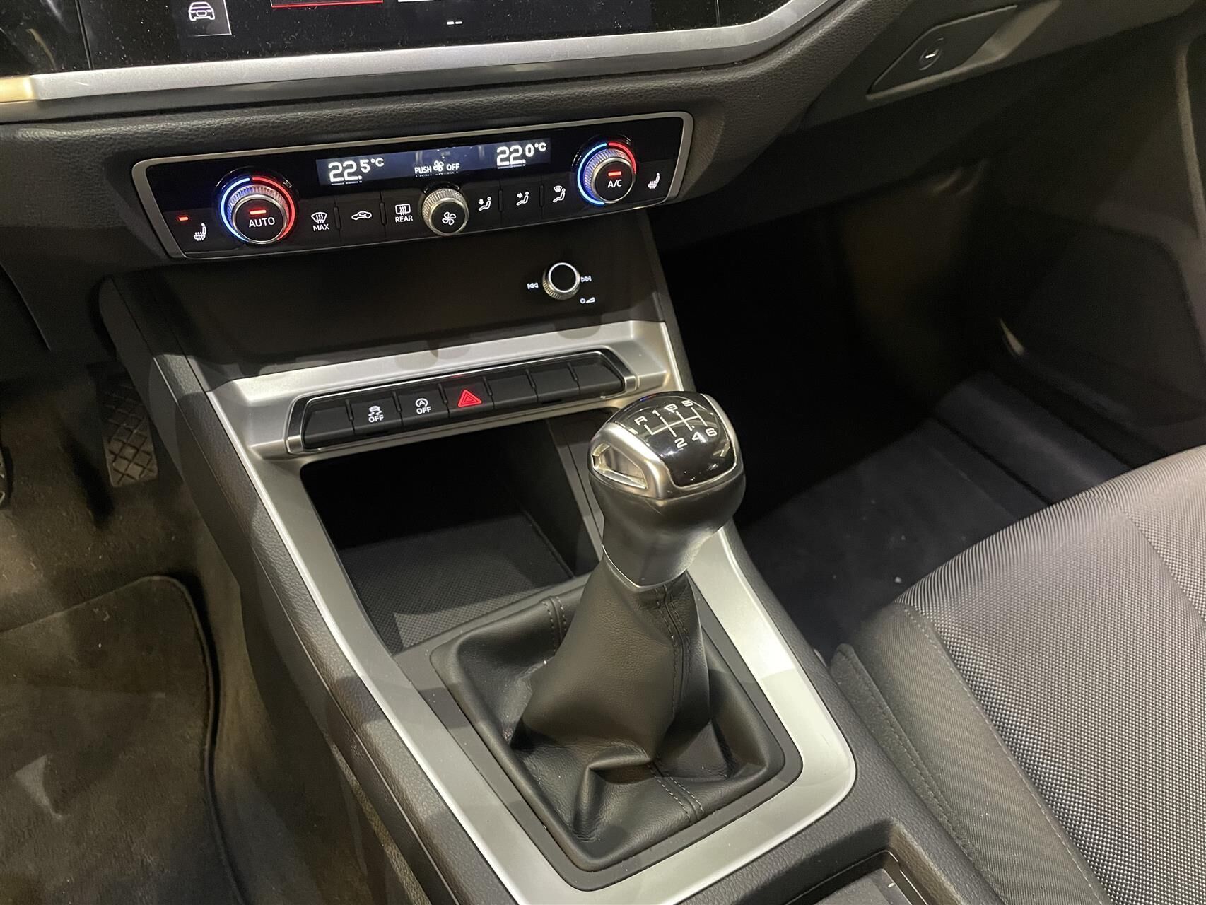 Sølv Audi Q3 fra 2019