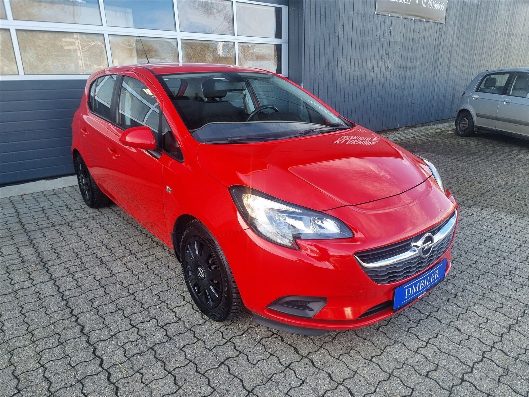 Rød Opel Corsa fra 2015