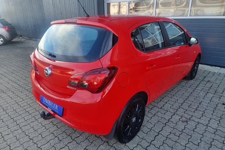 Rød Opel Corsa fra 2015