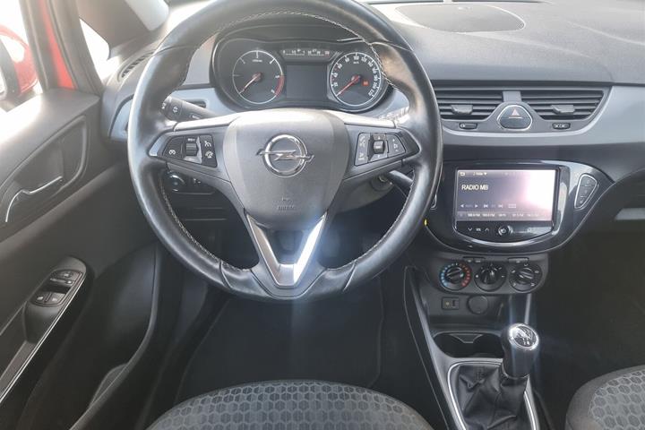Rød Opel Corsa fra 2015