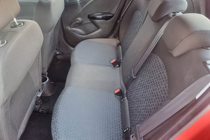 Rød Opel Corsa fra 2015