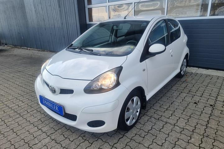 Hvid Toyota Aygo fra 2011