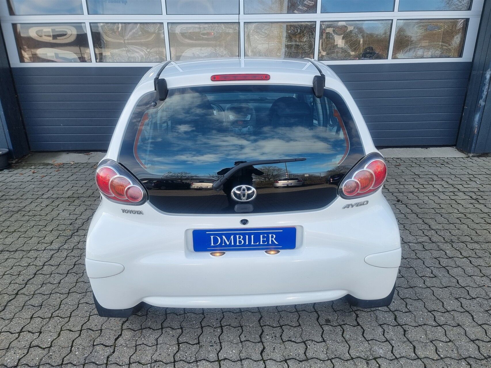 Hvid Toyota Aygo fra 2011
