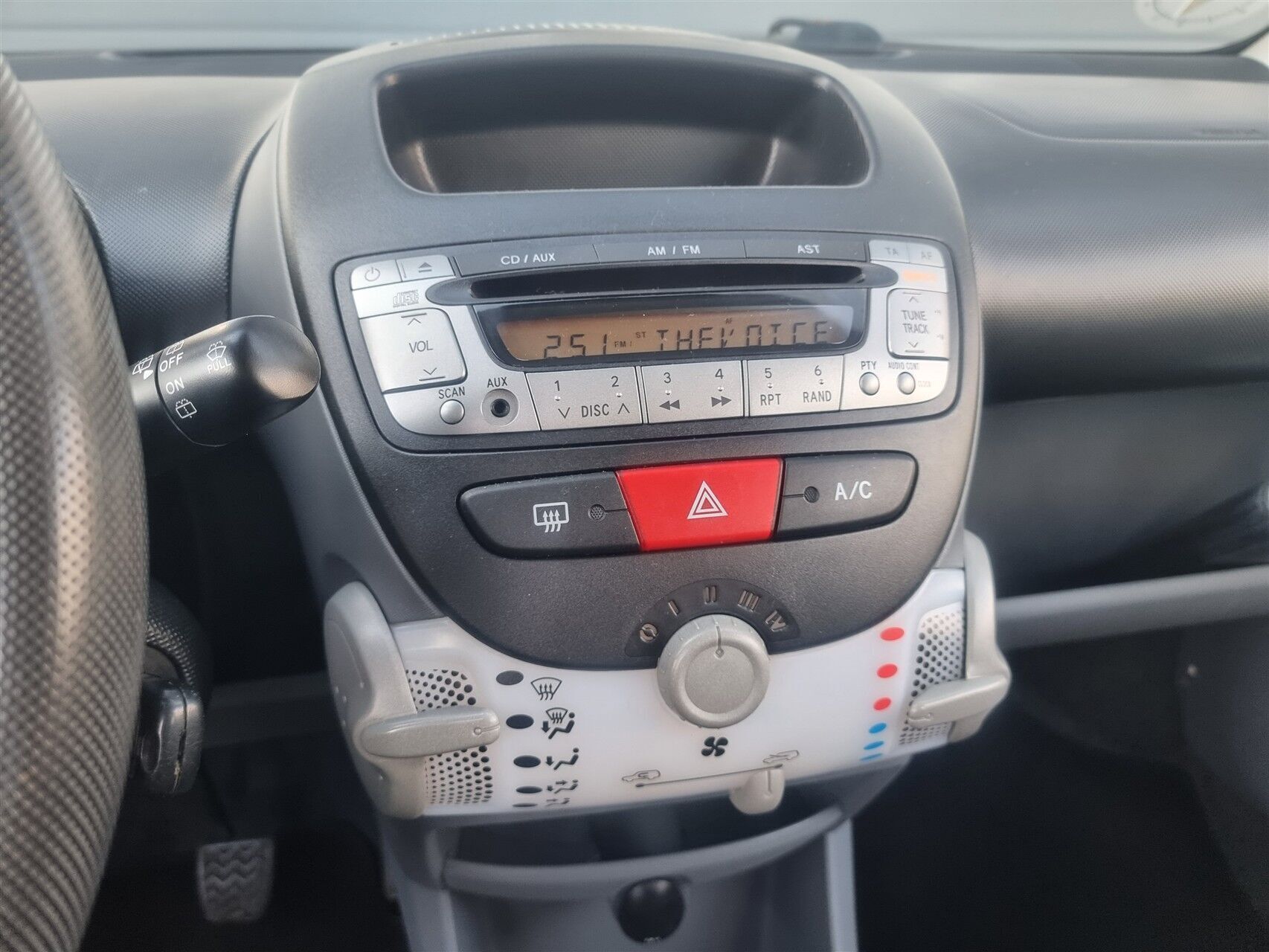 Hvid Toyota Aygo fra 2011