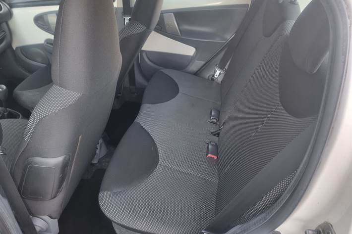 Hvid Toyota Aygo fra 2011