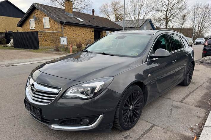 Sort Opel Insignia fra 2014