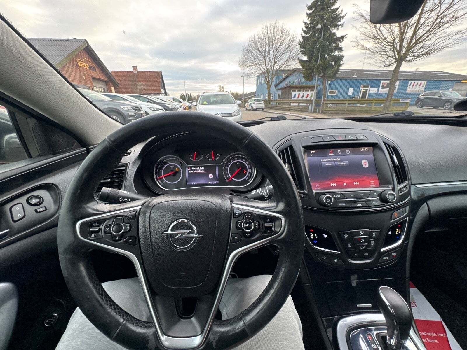 Sort Opel Insignia fra 2014