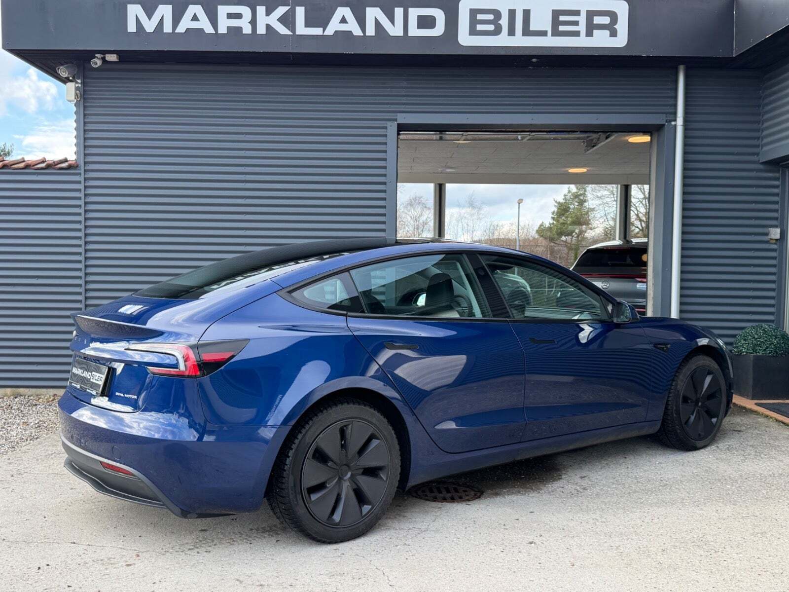 Tesla Model 3 Long Range AWD