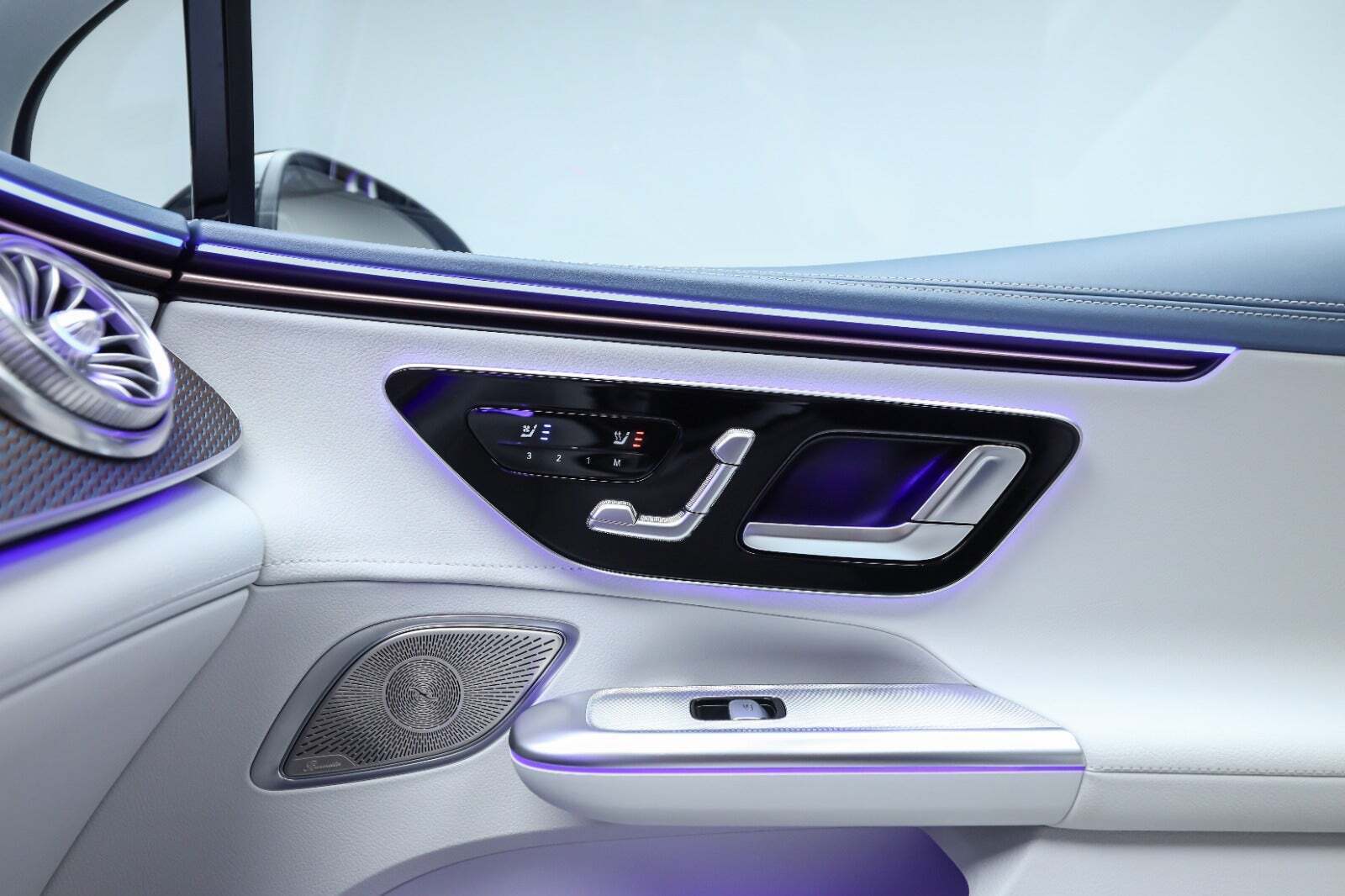 Sort Mercedes EQE350+ fra 2022