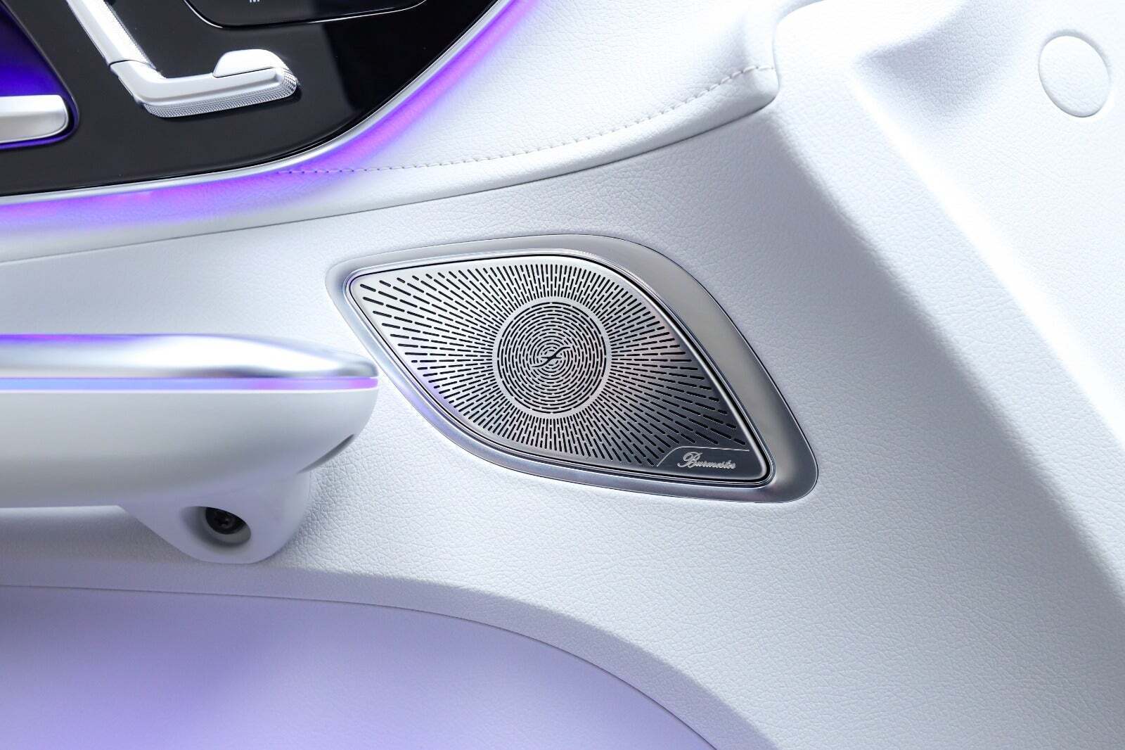 Sort Mercedes EQE350+ fra 2022