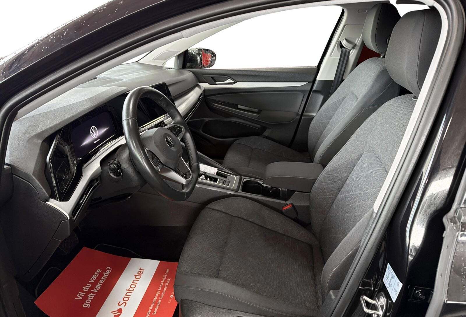 Sort VW Golf VIII fra 2022 set indefra