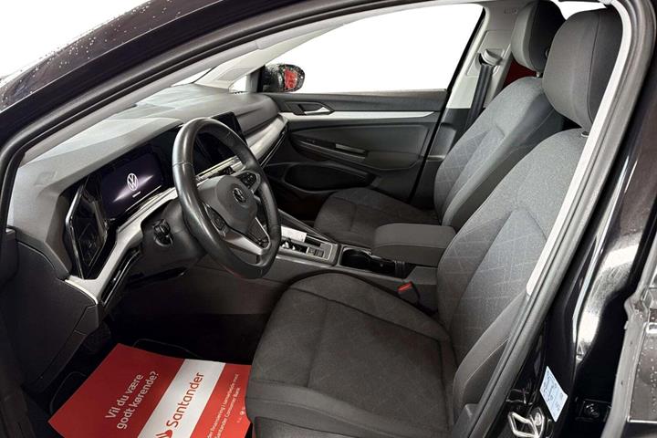 Sort VW Golf VIII fra 2022 set indefra