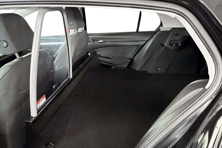 Sort VW Golf VIII fra 2022 set indefra