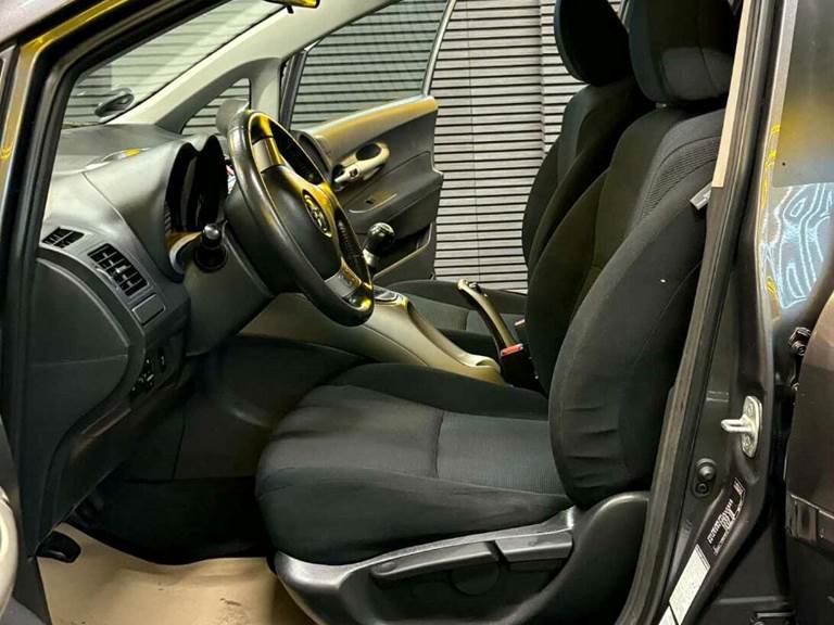 Toyota Auris 1,6 Luna