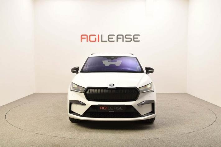 Hvid Skoda Enyaq fra 2022