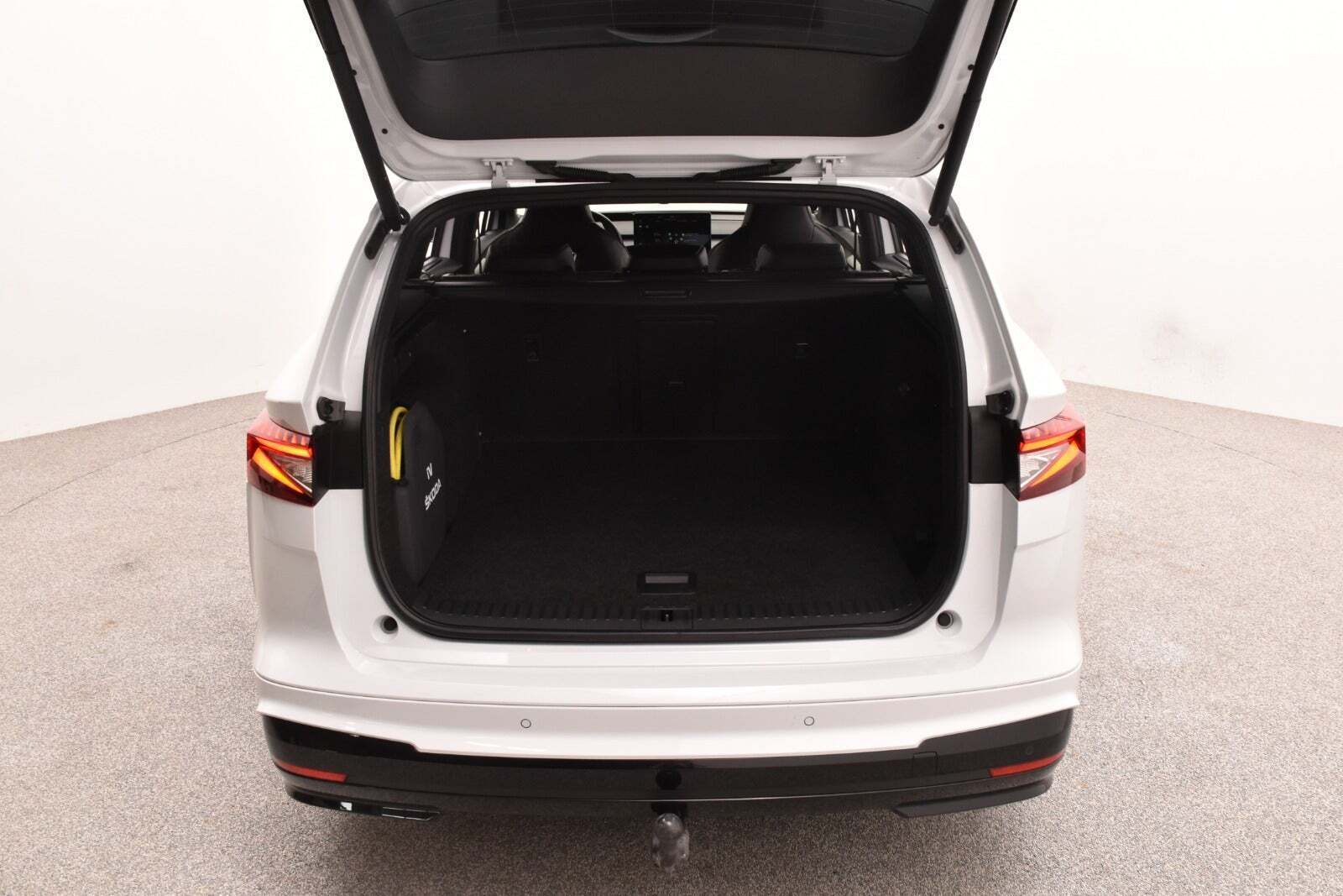 Hvid Skoda Enyaq fra 2022