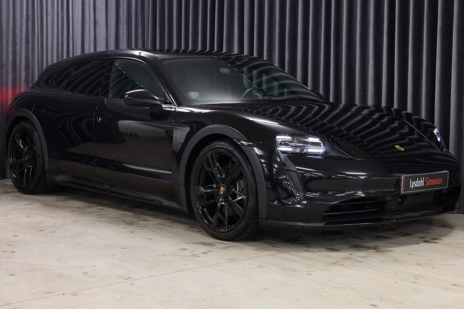 Porsche Taycan 4 Performance+ Cross Turismo