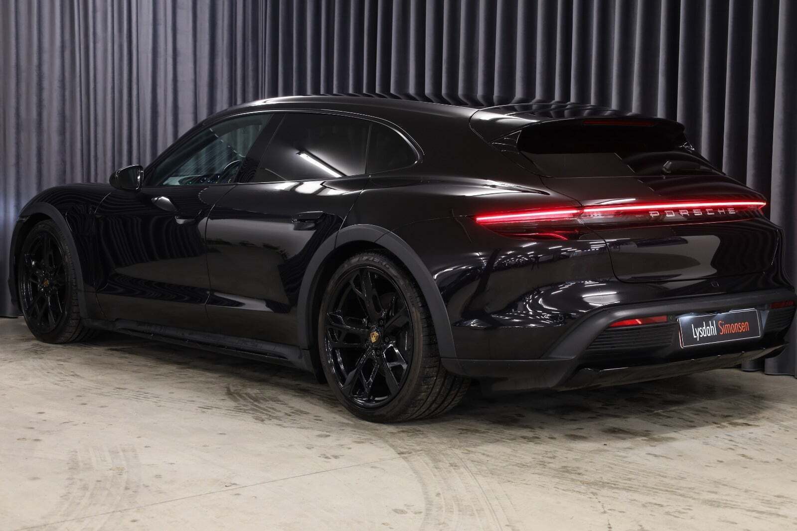 Porsche Taycan 4 Performance+ Cross Turismo