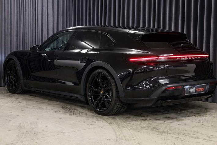 Sort Porsche Taycan 4 fra 2021