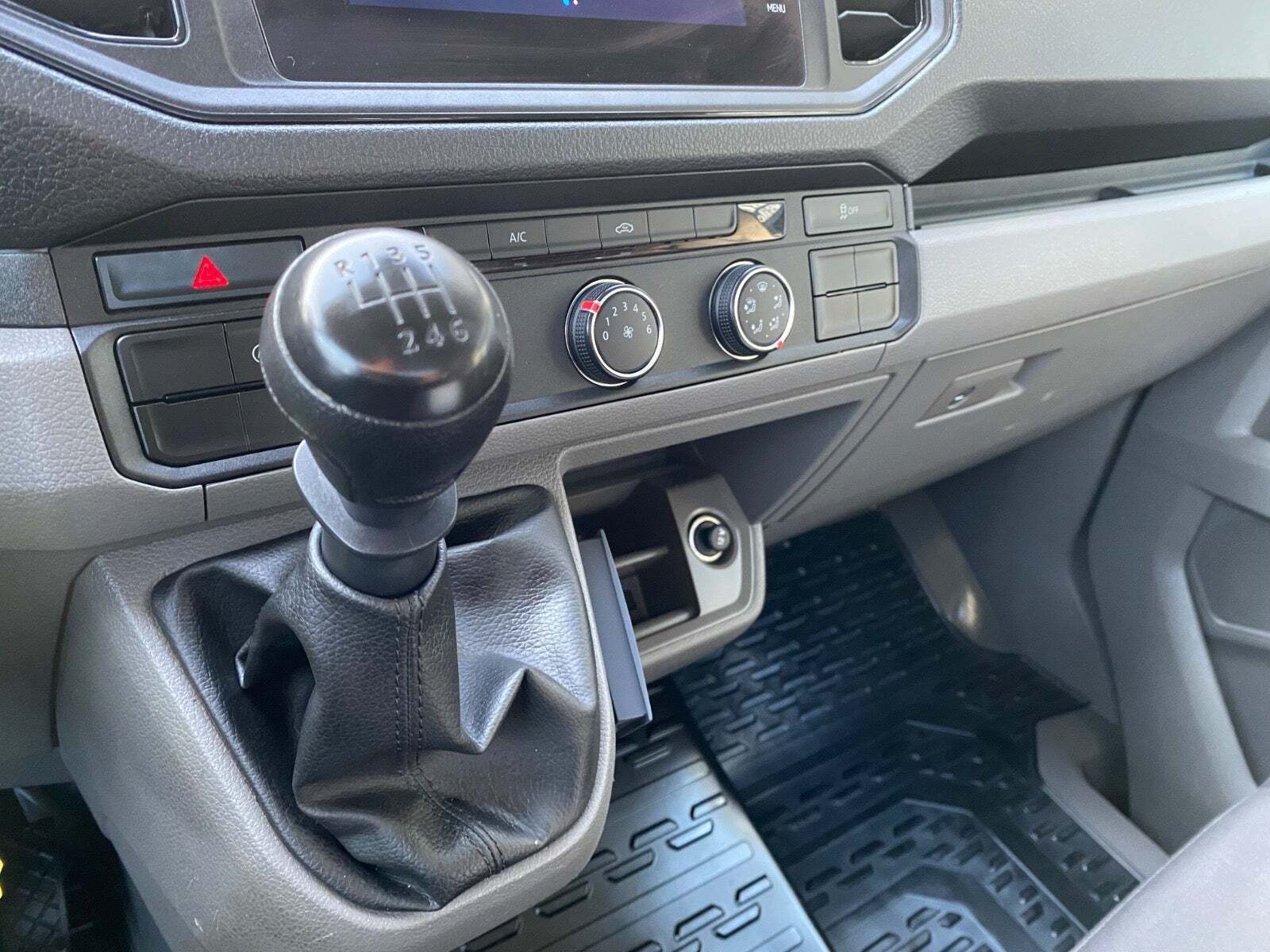 Hvid VW Crafter 35 fra 2023