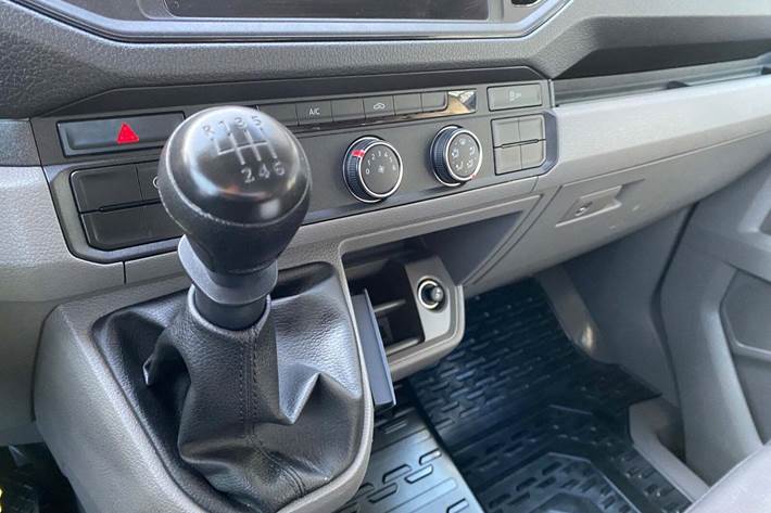 Hvid VW Crafter 35 fra 2023