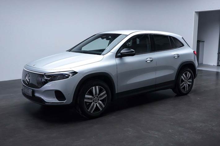 Sølv Mercedes EQA250+ fra 2024