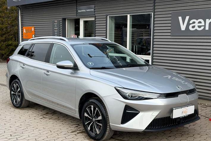 Sølv MG 5 fra 2022 set udefra