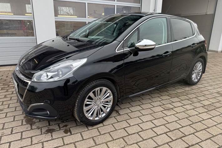 Sort Peugeot 208 fra 2019 set udefra