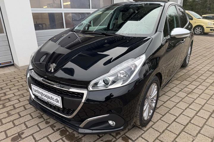 Sort Peugeot 208 fra 2019 set udefra