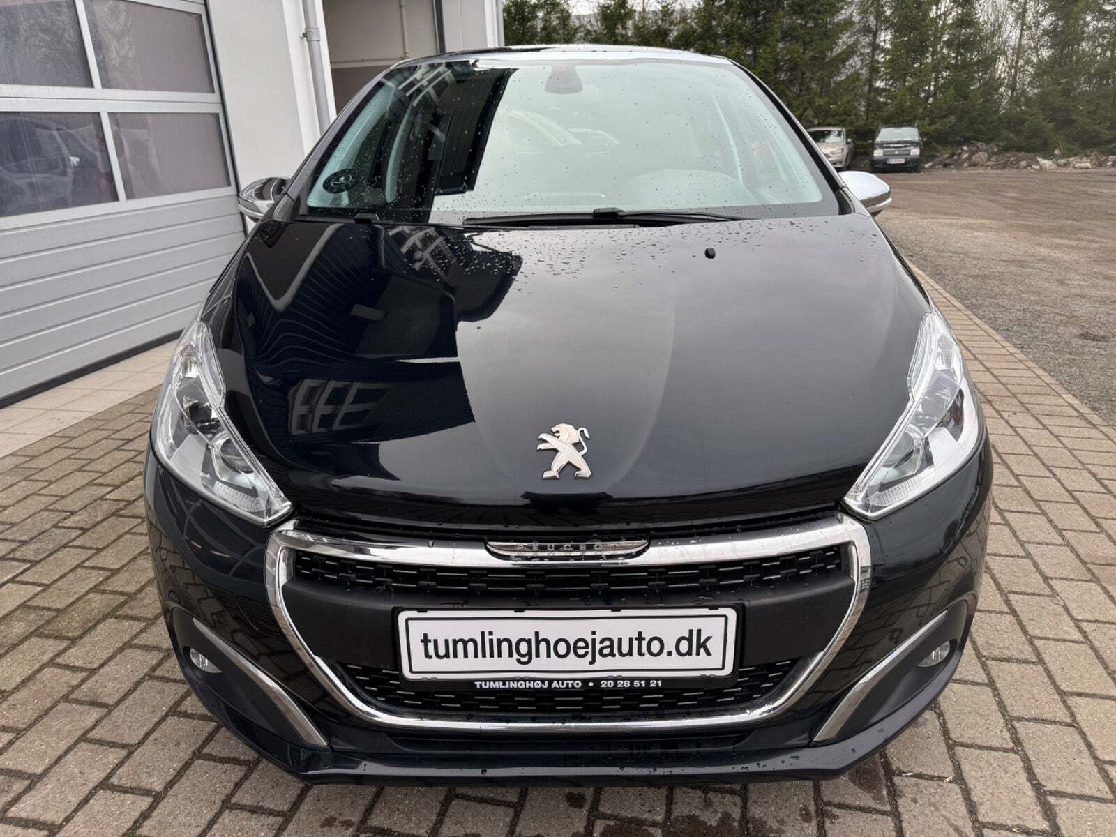 Sort Peugeot 208 fra 2019 set udefra
