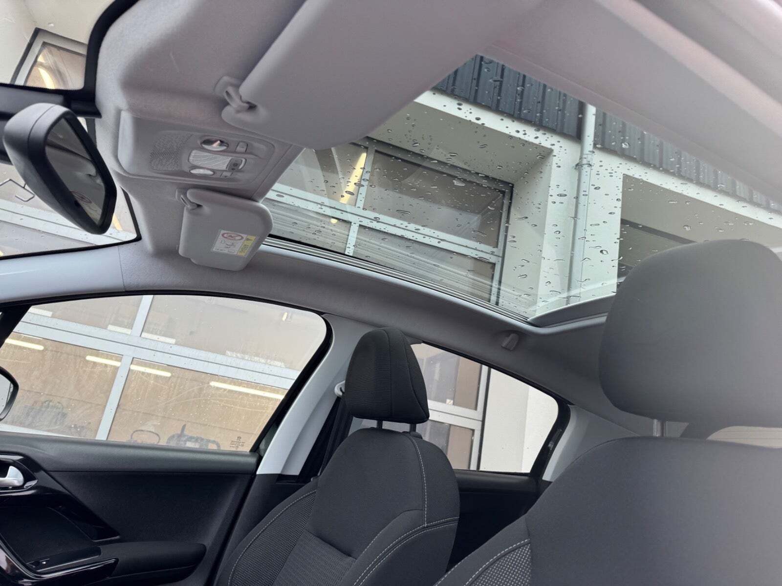 Sort Peugeot 208 fra 2019