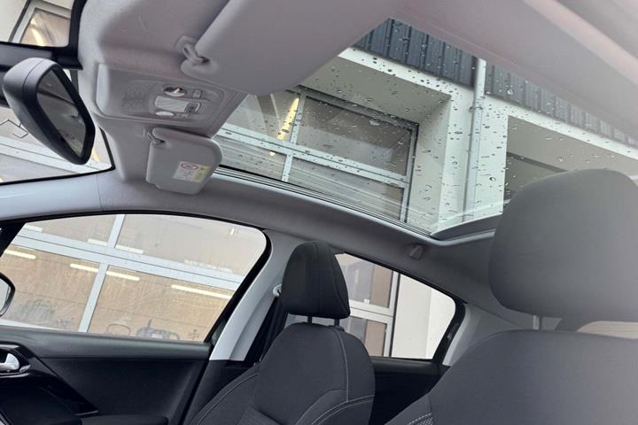 Sort Peugeot 208 fra 2019