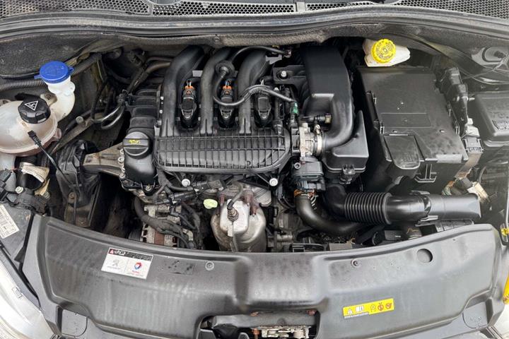 Sort Peugeot 208 fra 2019