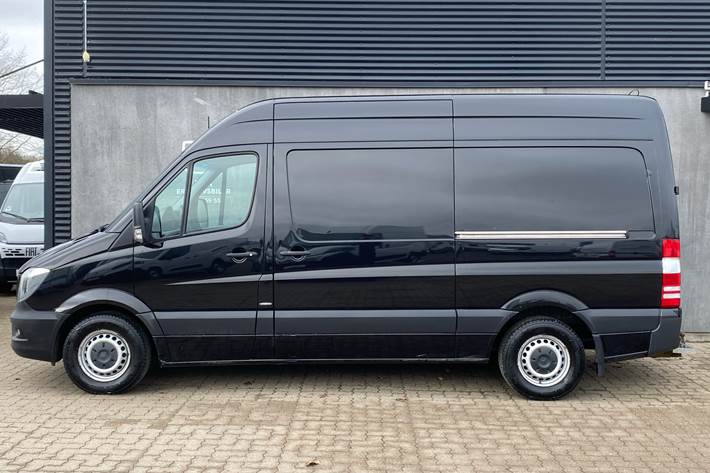 Sort Mercedes Sprinter fra 2017