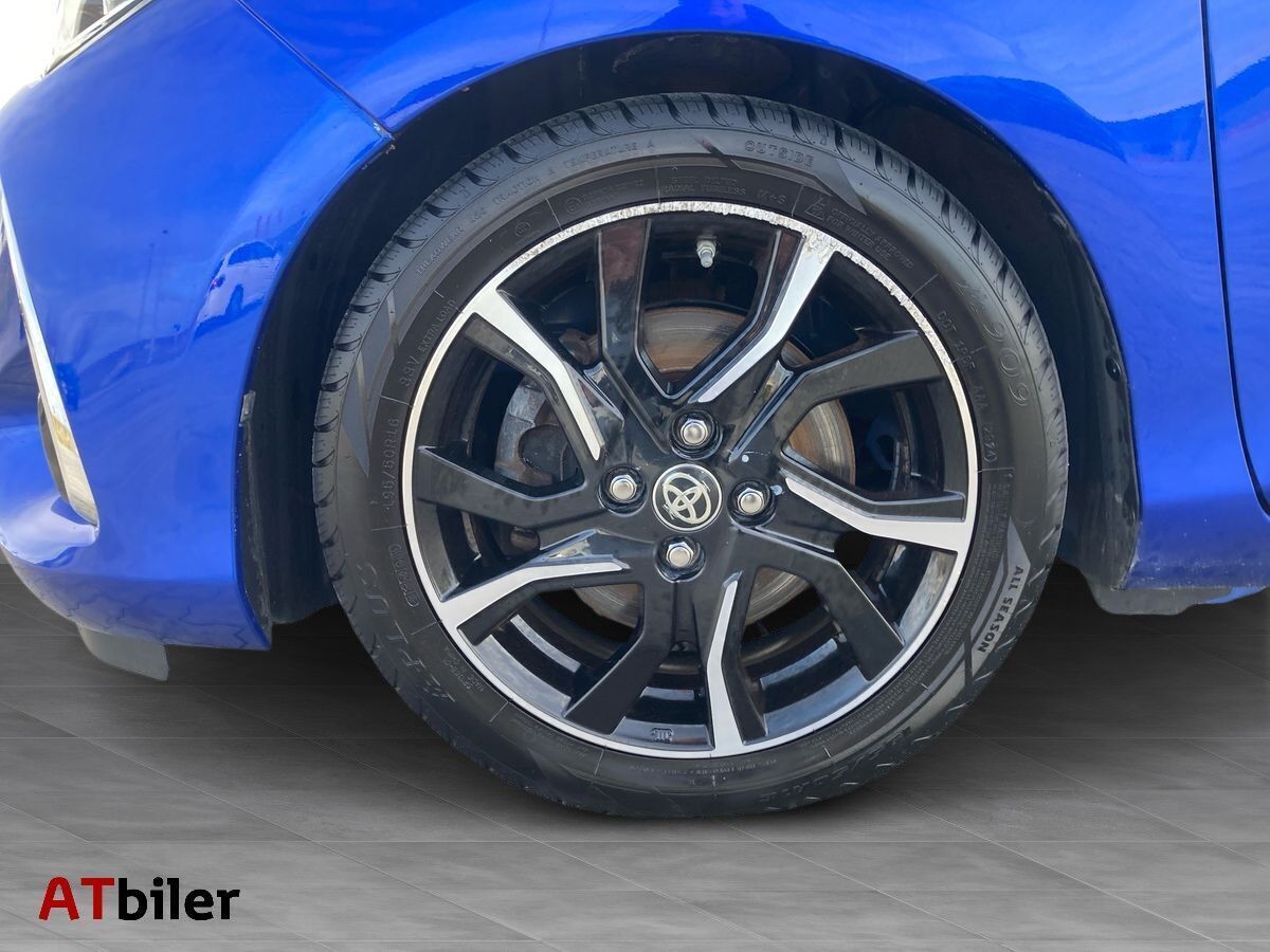 Blå Toyota Yaris fra 2018