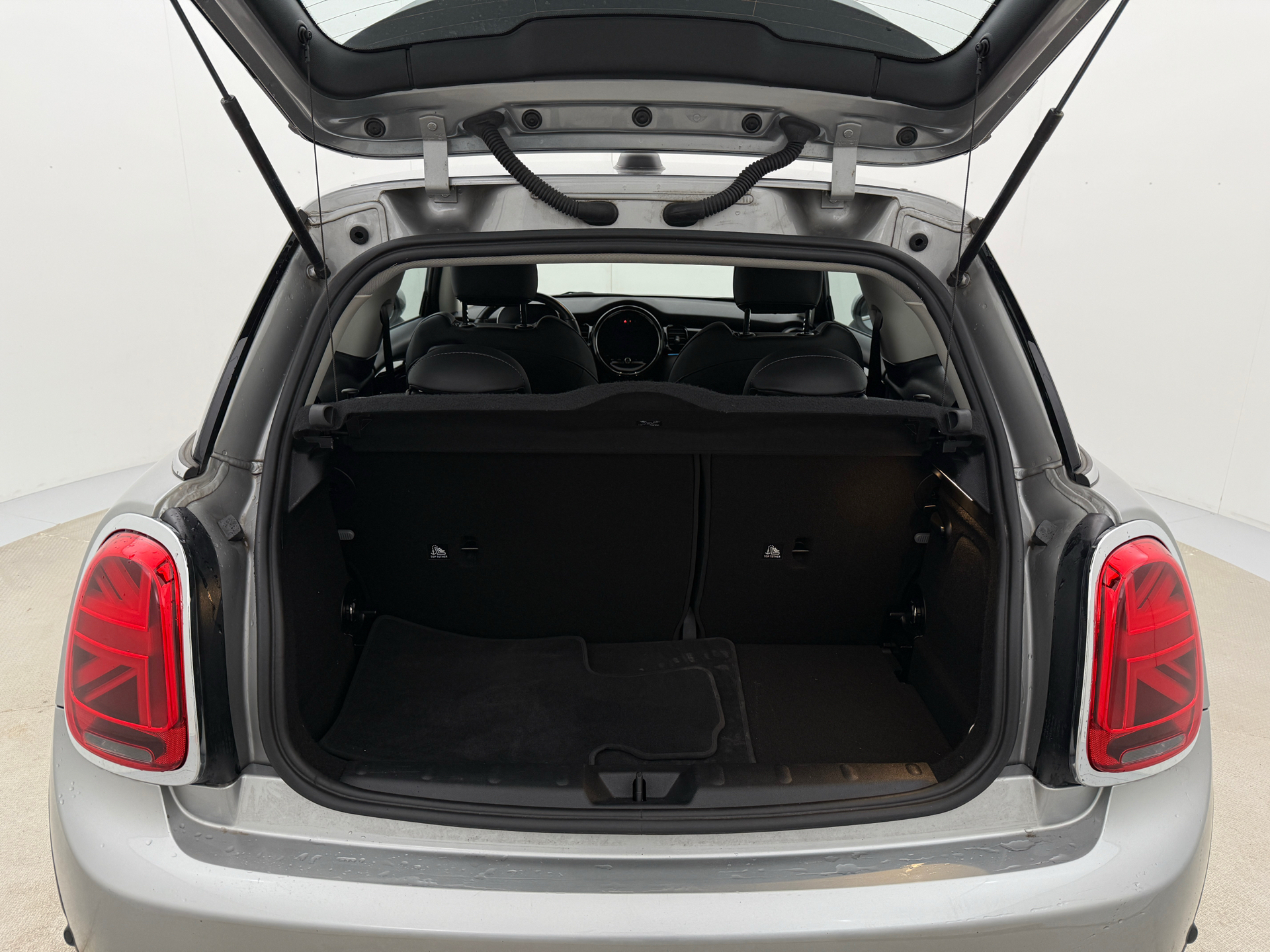 Sølv Mini Cooper fra 2023