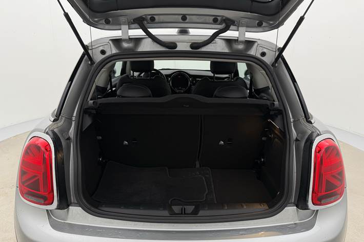 Sølv Mini Cooper fra 2023