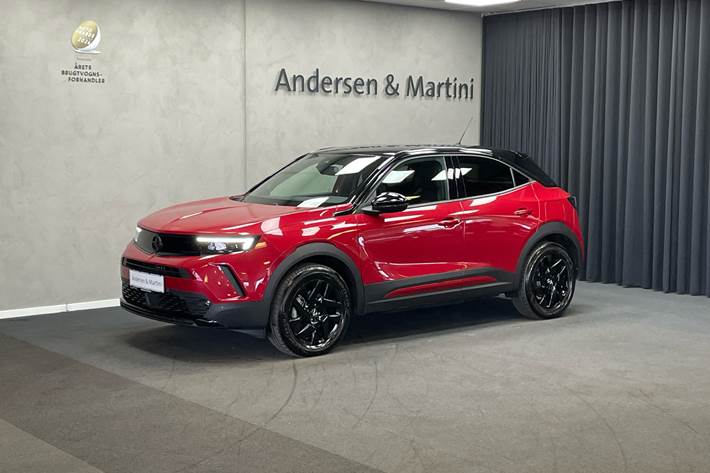 Rød Opel Mokka-e fra 2024 set udefra