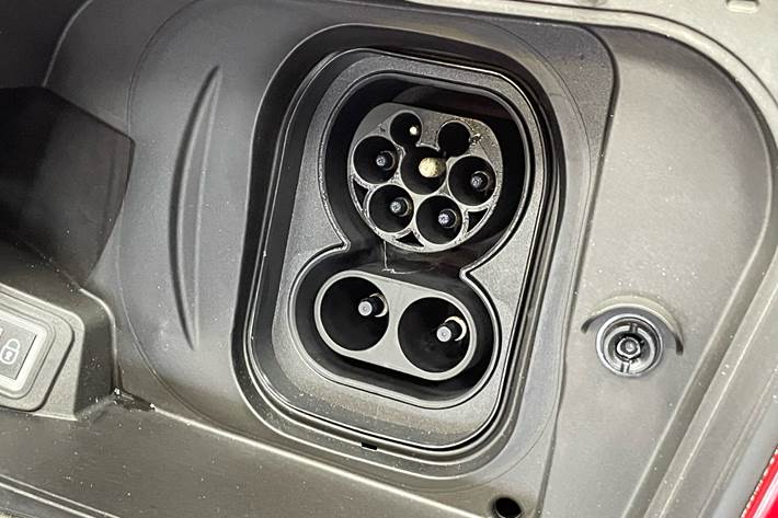 Rød Opel Mokka-e fra 2024